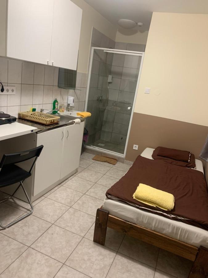 Center Panzio Apartamento Vecsés Exterior foto